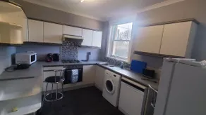 3 Bed Apartment House in Kirkcaldy Fife - Serviced accommodation For Corporate , Business , Tourists , Secure, Parking , WiFi - Image 4