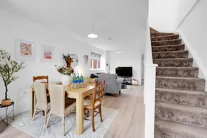 Stylish 4 Bedroom, 2 Bath Home in Borehamwood - Image 4