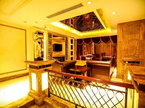 Holiday Hotel - Image 4