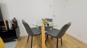 Elizabeth Line - Parking - WiFi - Sleeps 4 - Image 3