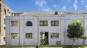 Modern 2 Bedroom Warehouse Conversion - Image 4