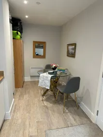 Modern City Suite | 10-Min Walk from Hull Station - Image 4