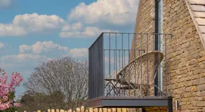 Stylish one bedroom Cotswold Coach House Tetbury - Image 3