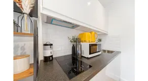 The *Best* Airbnb for Transport in London! Promise - Image 5