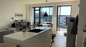 Luksuslejlighed på 7 sal med elevator, vestvendt altan og udsigt over havn og by - Image 3