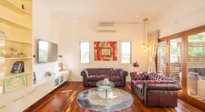 6KM to CBD Convenient 5BR Queenslander Coorparoo - Image 3