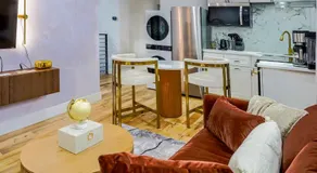 Velvet Vue Suite Near JFK, UBS Arena, & 30mins from City - Image 3