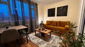 Cozy 2 Bedroom Apartment close to Town Centre - Image 2