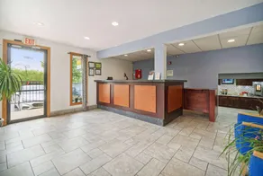 Super 8 by Wyndham Kenosha/Pleasant Prairie - Image 3