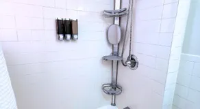 Modern 3 Bedroom Apartment, Sleeps 11, 20 min to Times Square - Image 5