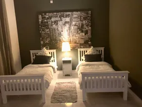 Cozy 5 bedroom villa - Image 2