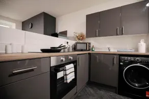 Bartlam Place, Sleeps 6, Central Oldham - By NMB Property - Image 5