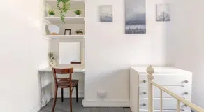 Camden 3-Bed Sleeps 6 1 Min to Tube & Parking - Image 3