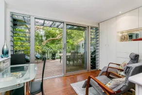 HOLDS - Beautiful Unit in Neutral Bay - Holdsworth St - Image 4