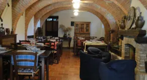 Agritur Villa Osvaldo Castiglione del Lago Perugia Piscina acqua salata possibilità colazione - Image 4
