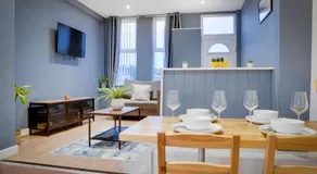 Birkenhead - 2 bedroom house - Image 3