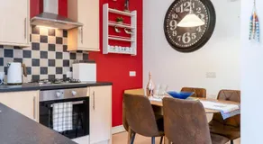 Beachcomber Seaside Apartment - 2 Bedroom - Tenby - Image 3