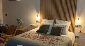 Chambre romantique avec Jacuzzi privée - Image 2