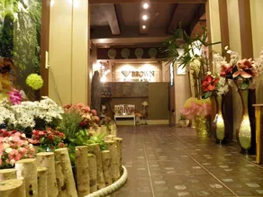 Brown Hotel - Image 4