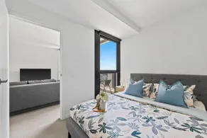 Modern 2BR Apt Next to Victoria Market City Views - Image 2