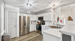 The Paramour comfy home with ground floor bedroom and fenced in yard - Image 5