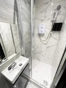 Quiet Double Room | Ideal for Long Stays | Harrow - Image 4