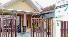 RedDoorz Syariah near Pasar Sleko Madiun - Image 2
