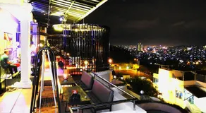 Crown Vista Hotel - Image 4