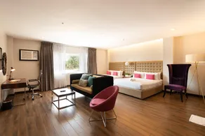 Lenox Hotel - Image 2