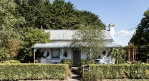 L'Papillon - stylish & moody 1890's cottage - Image 5
