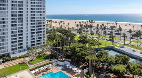 Santa Monica Ocenfront 2 Bedroom Villa with Parking - Image 3