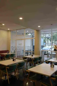 Splash Hotel - Image 2