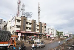 OYO 42225 Amruta Deluxe Executive Lodging - Image 4
