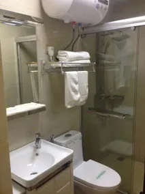 Happy Hotel - Image 4