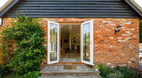 " Orchard Croft Lodge ", New Property, DOG FRIENDLY, Ideal for " GOODWOOF " !! 5 Minutes from Southend Barns, 9 Minutes From Sandy West Wittering Beach, 2 Bathrooms, Can Sleep 8 On Request, ' Starlink ' Wi-Fi & Sky Sports, Zip & Link Super-King beds - Image 5