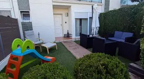 Casa familiar 3 dormitorios Jardín Piscina Barbacoa Zona de entrenamiento - Image 4