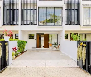 Cozy 3 bedroom town house 800m to beach - Image 5