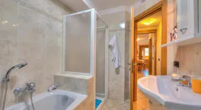 Chalet Sciachilo Ski In-Ski Out 10m - Happy Rentals - Image 2