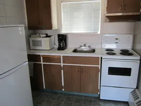 Camelot Court Motel - Image 3