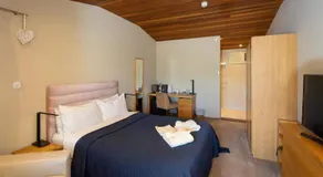 Tonge Barn - Image 2