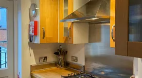 Deluxe Three Bed BnB in Henley-on-Thames near Station River & Town Centre - Image 2