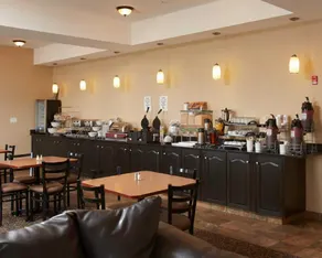Comfort Inn & Suites - Image 5