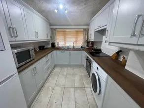 Spacious House nr Cambridge with Parking & Garden - Image 3