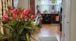 BOSTON-PRIVATE SUITE, WITH PRIVATE BATHROOM- WALK TO TRAIN & BUSES  - Image 4