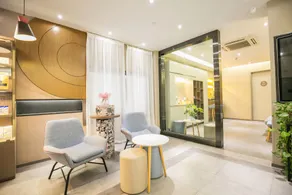 Home Inn Neo Chongqing Jiefangbei Jiaochangkou Metro Station - Image 3