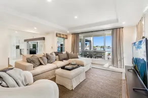 Amazing Canal House with Private Jetty, Gym & Pool - Image 2