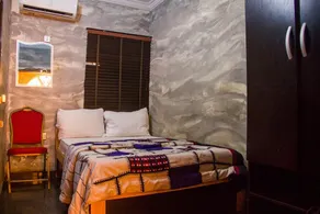 Glass House Suites Annex - Image 2