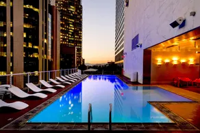 Surface Boutique Hotel Will Rogers Airport  Restaurant & Bar - Image 2