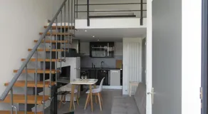 Maisonnette avec terrasse et parking - Image 3