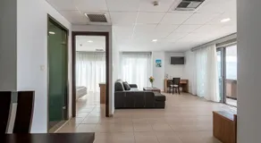 Royal Bay Suites - Image 4